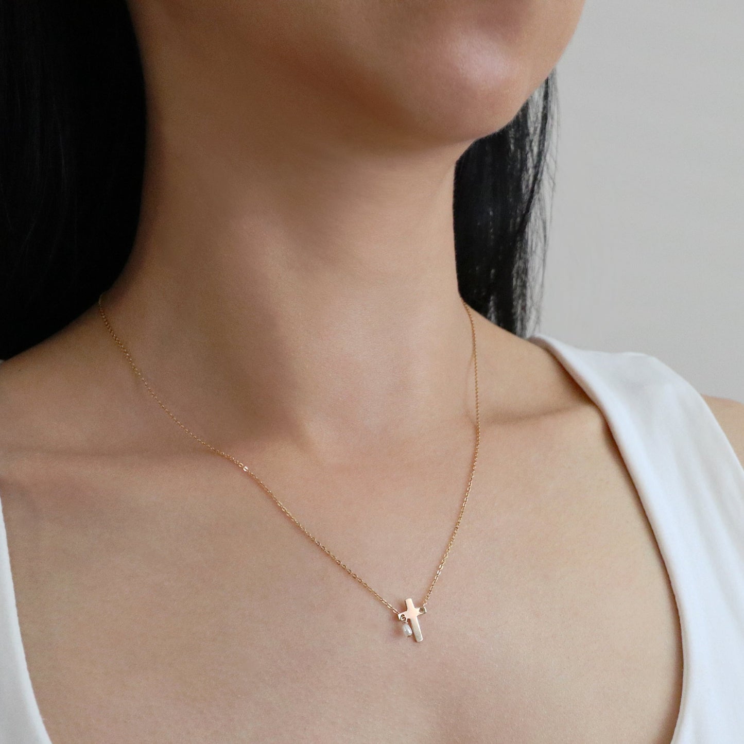 MINI CROSS LARIAT NECKLACE - GOLD