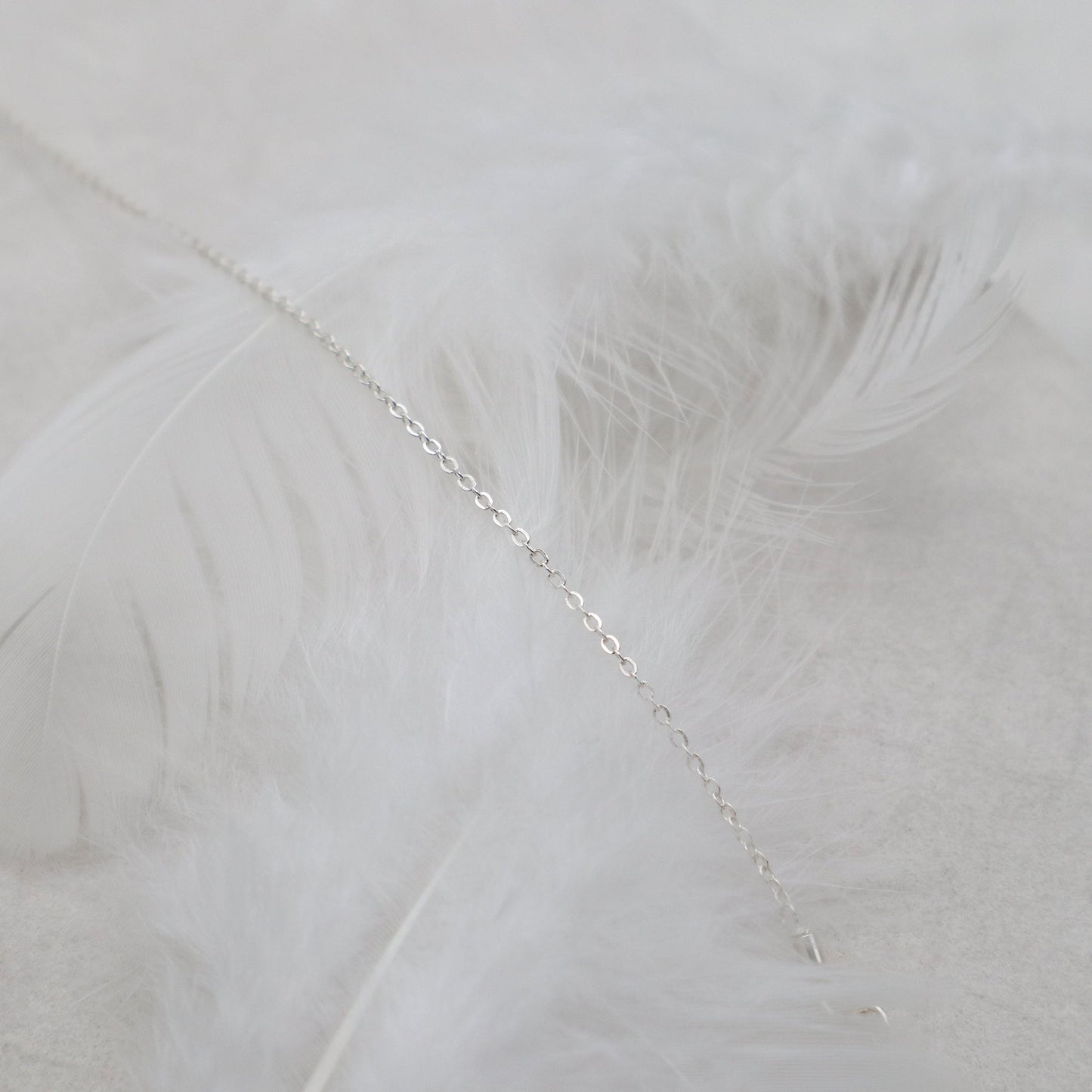 FEATHERWEIGHT LONG NECKLACE - SILVER